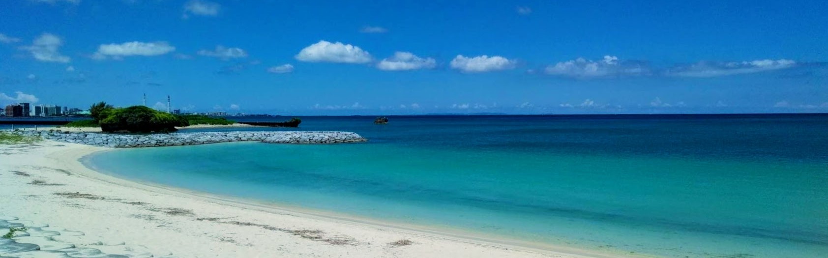 沖縄の青い海